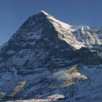 Besneeuwde bergtoppen